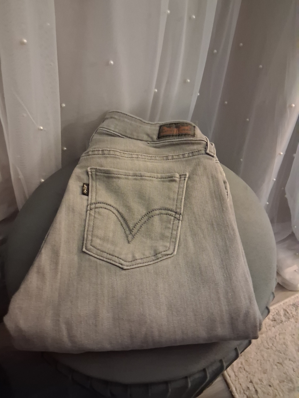 Levi's Light Gray Skinny Jeans with Signature Back Pocket